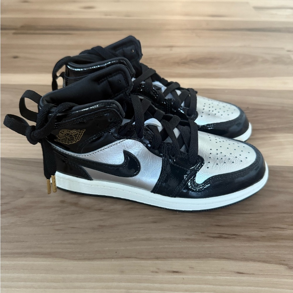 Nike Kids Black and silver sneakers